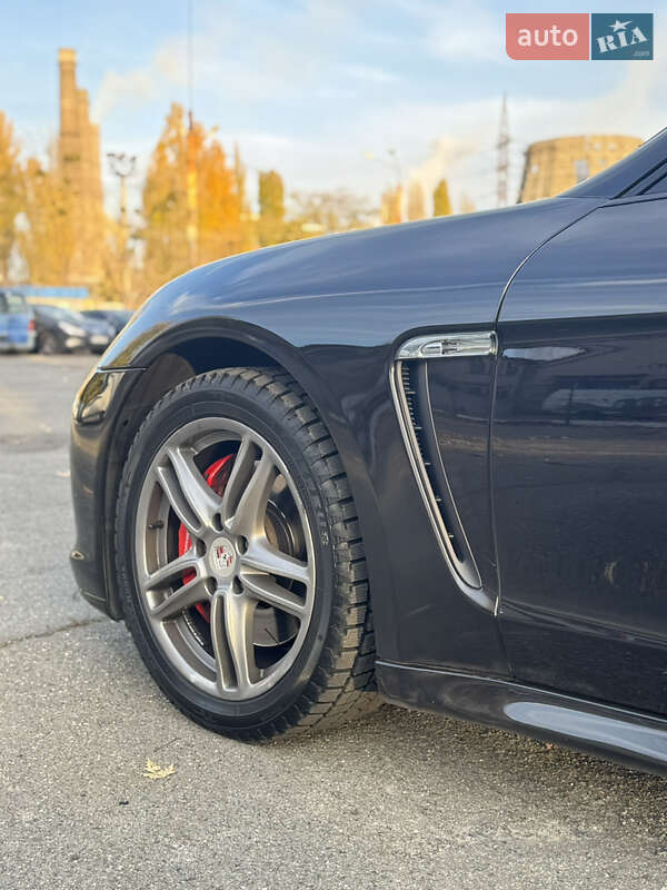 Фастбек Porsche Panamera 2012 в Києві