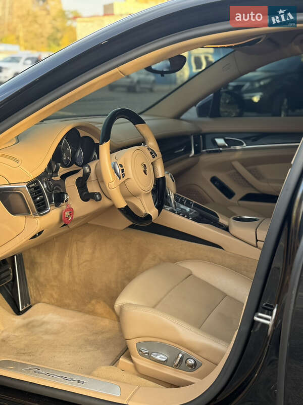 Фастбек Porsche Panamera 2012 в Києві