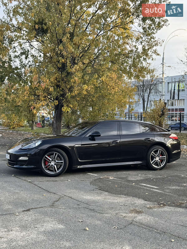 Фастбек Porsche Panamera 2012 в Києві