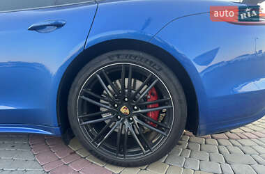 Фастбэк Porsche Panamera 2017 в Киеве