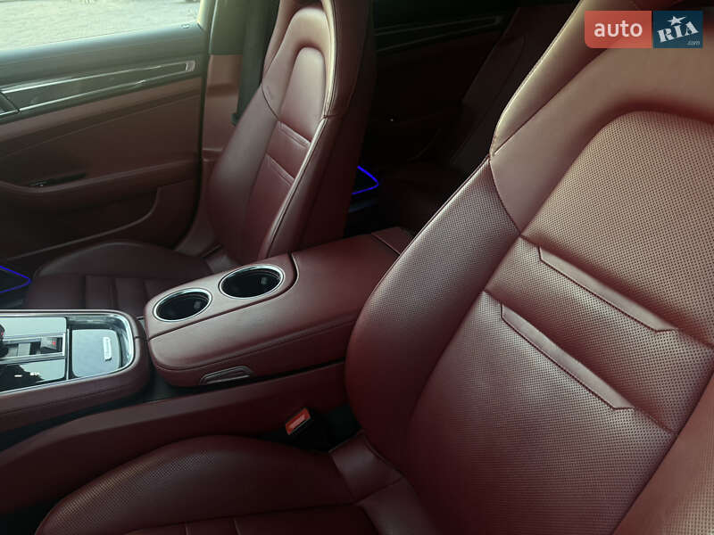 Фастбек Porsche Panamera 2017 в Києві фото 10 Фастбек Porsche Panamera 2017 в Києві