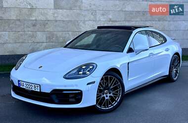 Фастбэк Porsche Panamera 2023 в Киеве