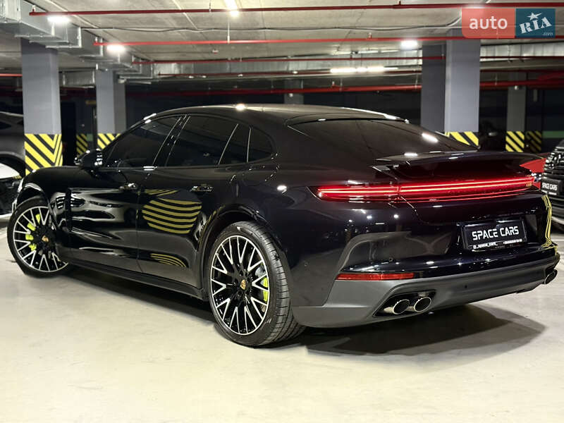 Фастбэк Porsche Panamera 2024 в Киеве