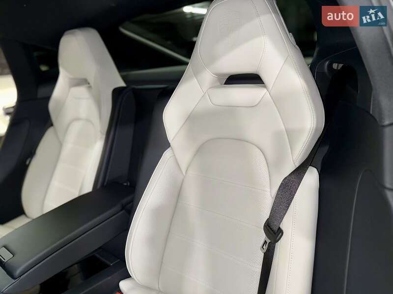 Фастбэк Porsche Panamera 2024 в Киеве