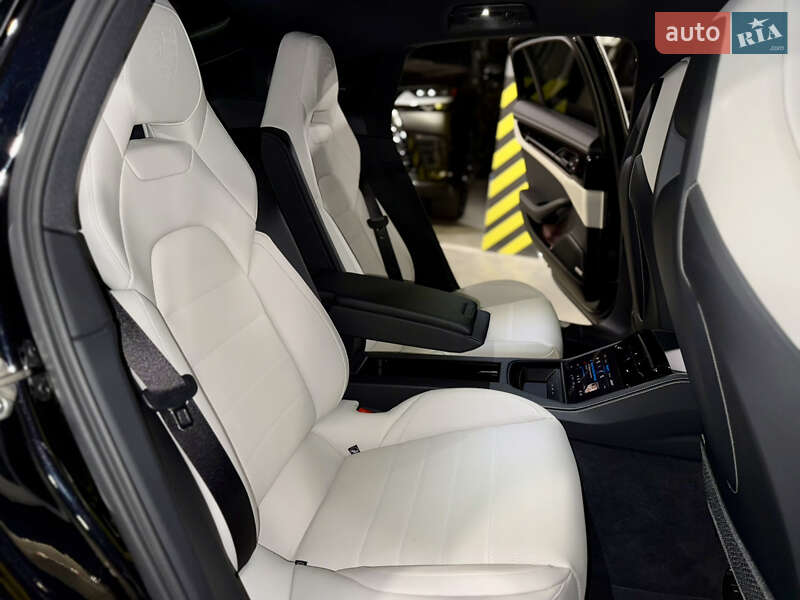 Фастбэк Porsche Panamera 2024 в Киеве