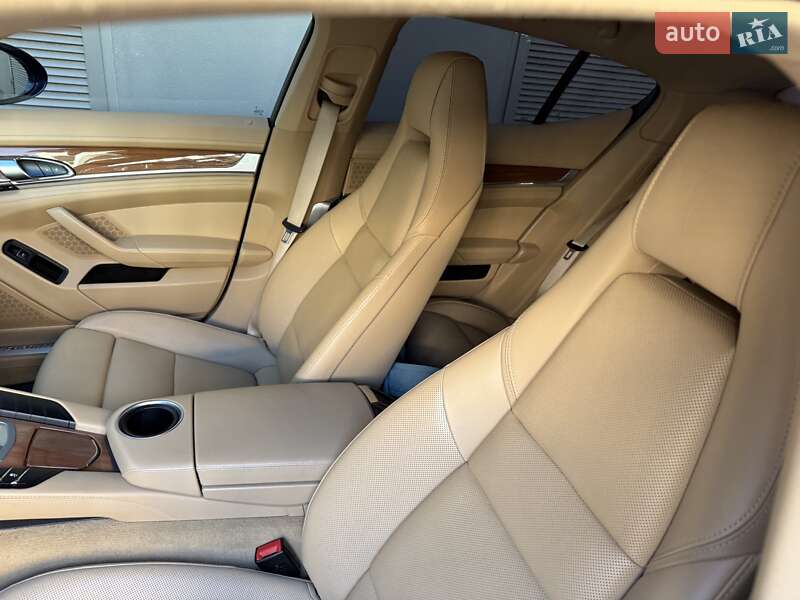 Фастбэк Porsche Panamera 2013 в Киеве
