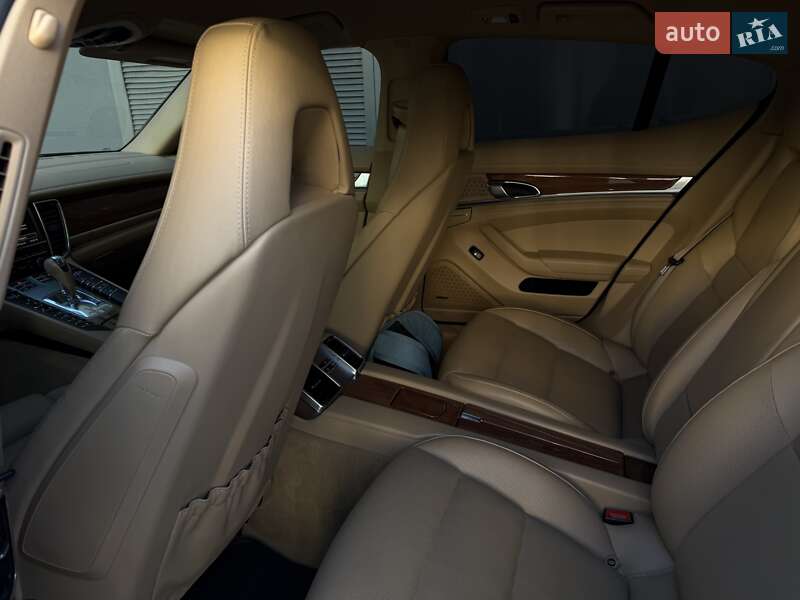 Фастбэк Porsche Panamera 2013 в Киеве