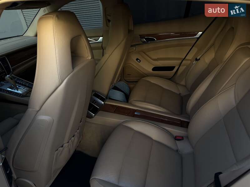 Фастбэк Porsche Panamera 2013 в Киеве
