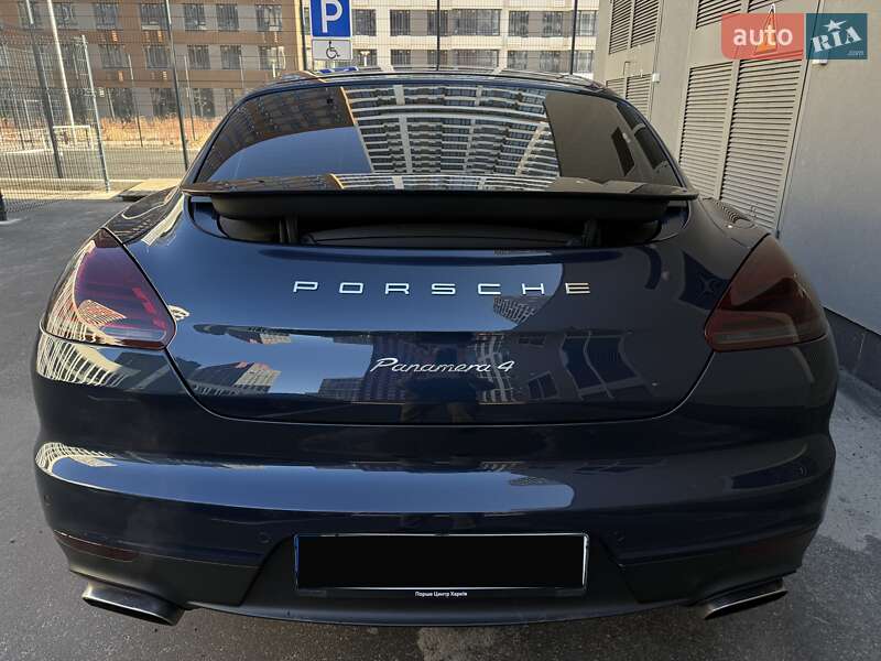 Фастбэк Porsche Panamera 2013 в Киеве