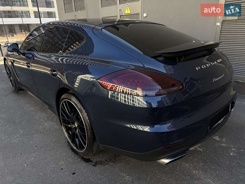 Фастбэк Porsche Panamera 2013 в Киеве