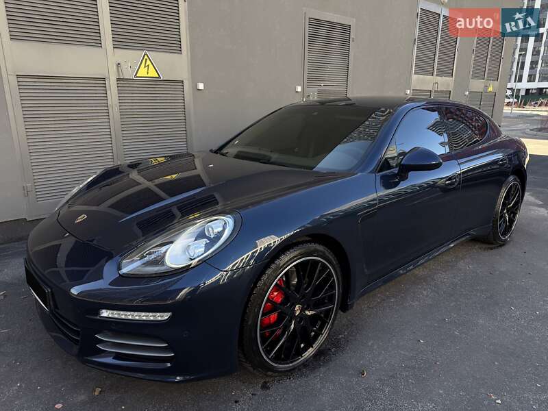 Фастбэк Porsche Panamera 2013 в Киеве
