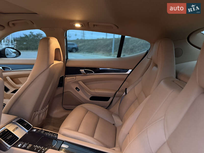 Фастбэк Porsche Panamera 2014 в Киеве
