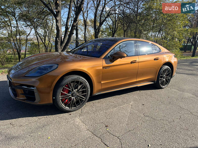 Фастбек Porsche Panamera 2024 в Києві