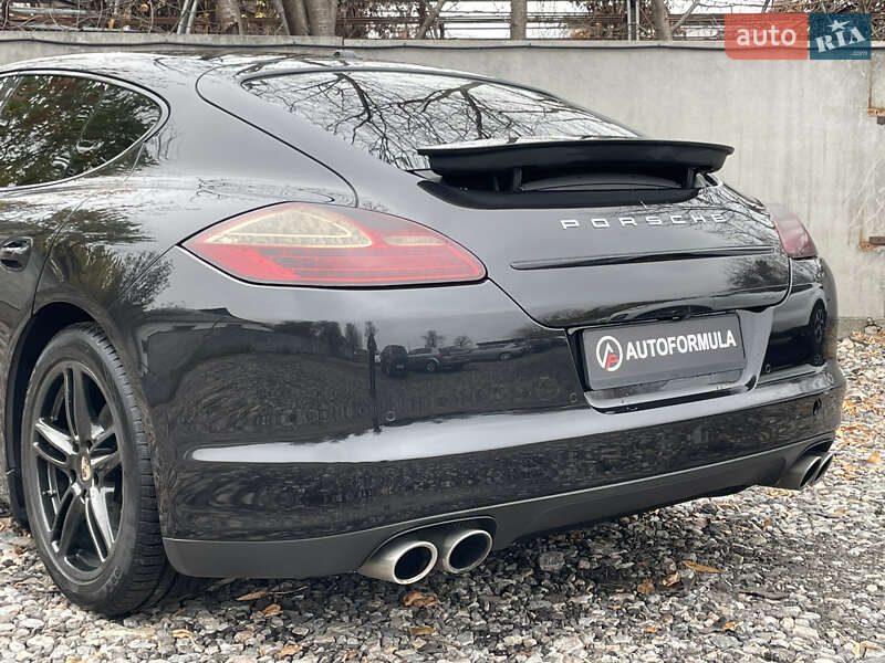 Фастбэк Porsche Panamera 2012 в Киеве