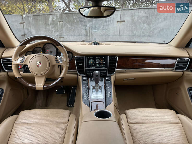Фастбэк Porsche Panamera 2012 в Киеве