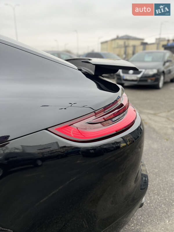 Фастбэк Porsche Panamera 2019 в Киеве фото 18 Фастбэк Porsche Panamera 2019 в Киеве