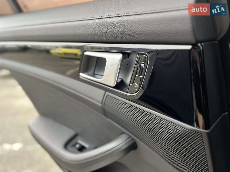Фастбэк Porsche Panamera 2019 в Киеве фото 24 Фастбэк Porsche Panamera 2019 в Киеве