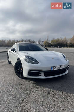 Фастбэк Porsche Panamera 2017 в Львове