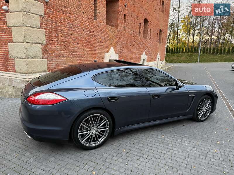 Фастбек Porsche Panamera 2010 в Львові