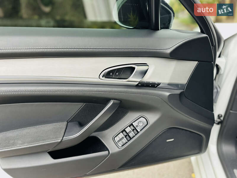 Фастбек Porsche Panamera 2012 в Києві фото 23 Фастбек Porsche Panamera 2012 в Києві