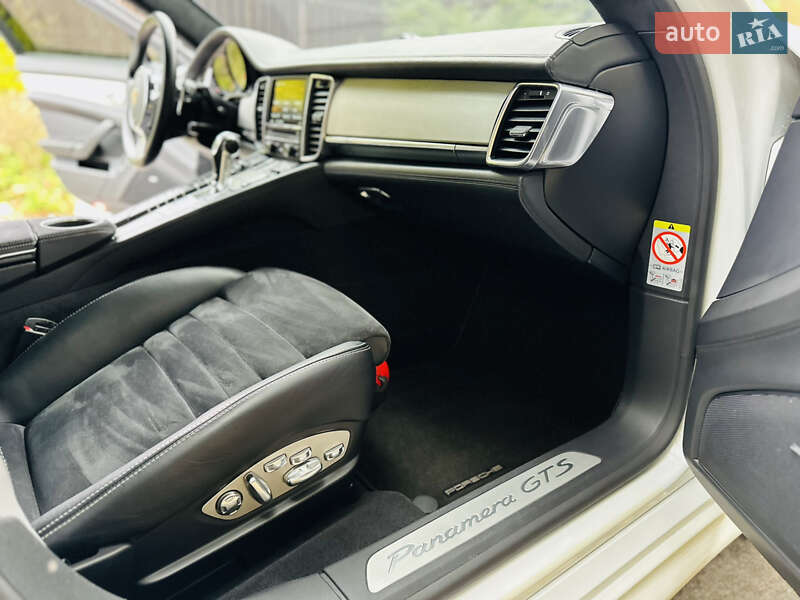 Фастбек Porsche Panamera 2012 в Києві фото 42 Фастбек Porsche Panamera 2012 в Києві