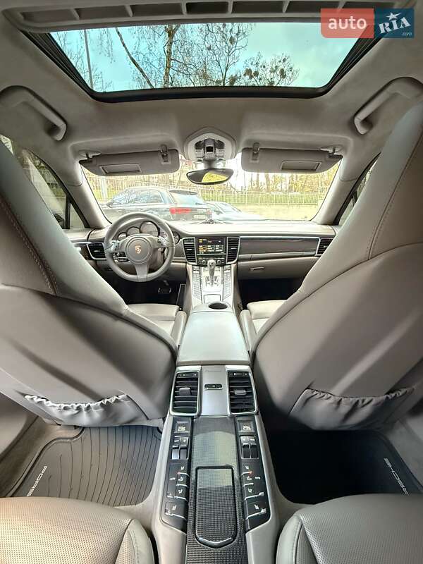 Фастбек Porsche Panamera 2010 в Львові