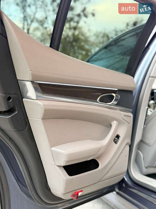 Фастбек Porsche Panamera 2010 в Львові