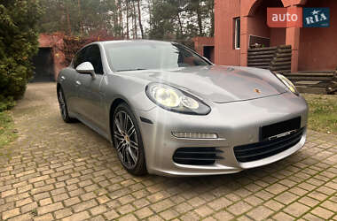Фастбэк Porsche Panamera 2015 в Черкассах