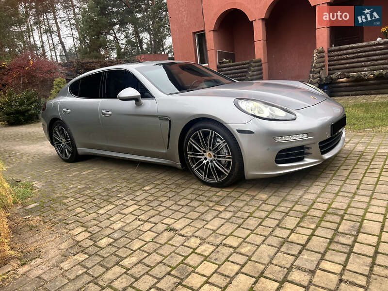 Фастбэк Porsche Panamera 2015 в Черкассах