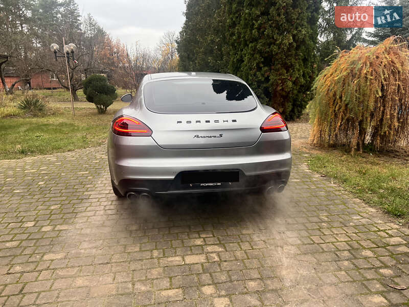 Фастбэк Porsche Panamera 2015 в Черкассах