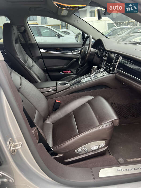 Фастбэк Porsche Panamera 2015 в Черкассах