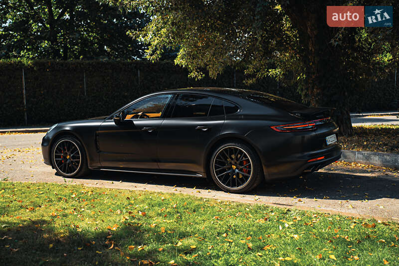 Фастбэк Porsche Panamera 2020 в Киеве