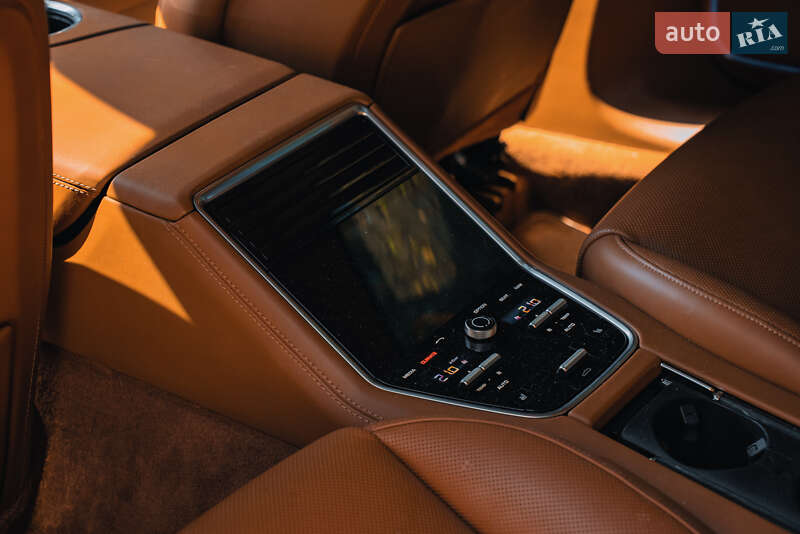 Фастбэк Porsche Panamera 2020 в Киеве