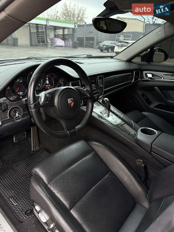 Фастбек Porsche Panamera 2011 в Харкові