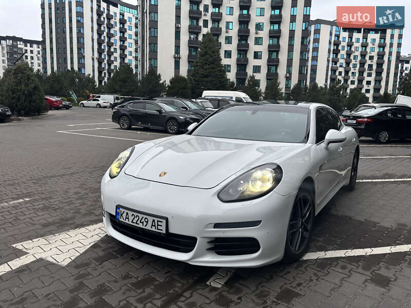 Фастбэк Porsche Panamera 2013 в Киеве