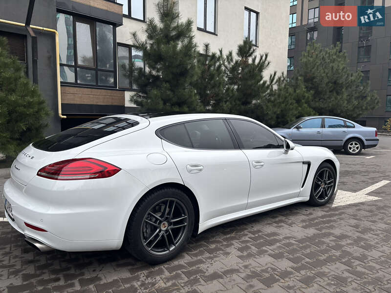 Фастбэк Porsche Panamera 2013 в Киеве