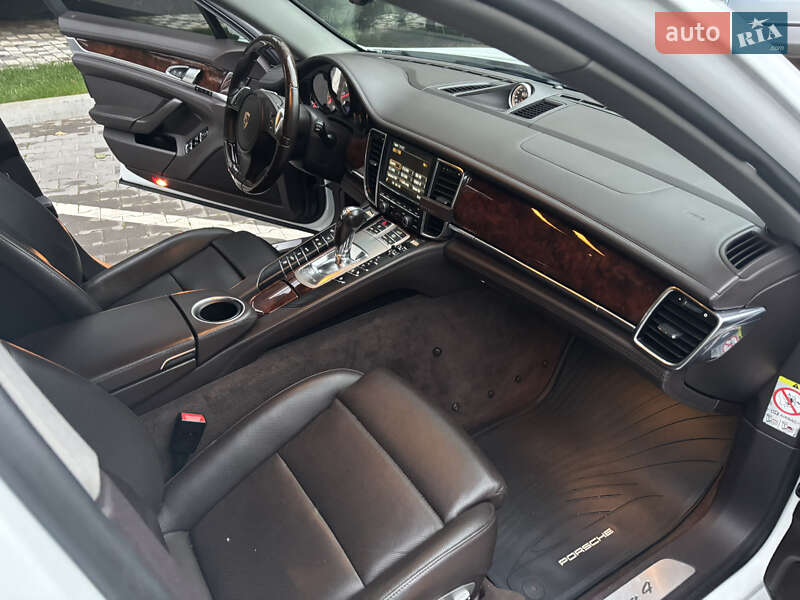 Фастбэк Porsche Panamera 2013 в Киеве