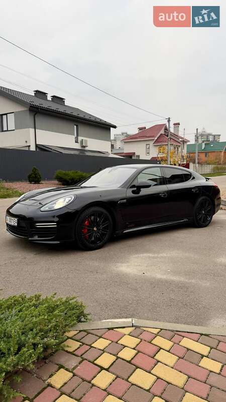 Фастбэк Porsche Panamera 2015 в Киеве