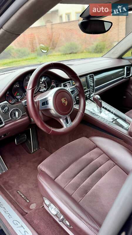 Фастбэк Porsche Panamera 2015 в Киеве