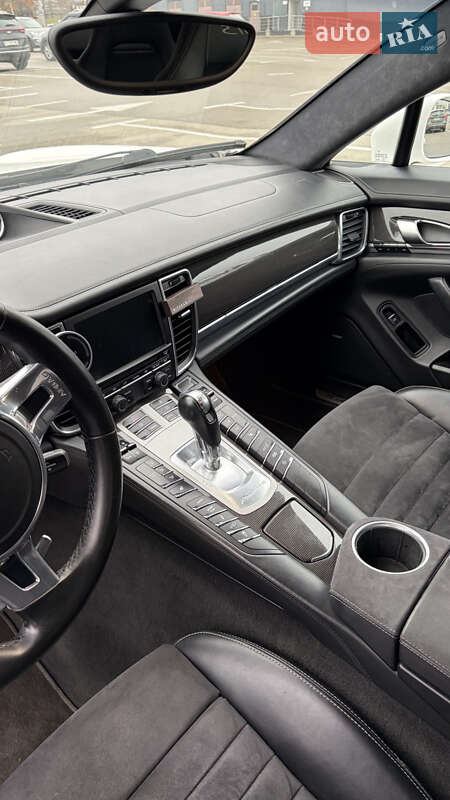Фастбек Porsche Panamera 2012 в Києві