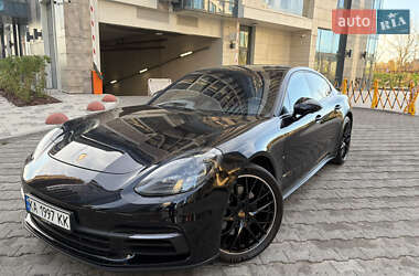 Фастбэк Porsche Panamera 2018 в Киеве