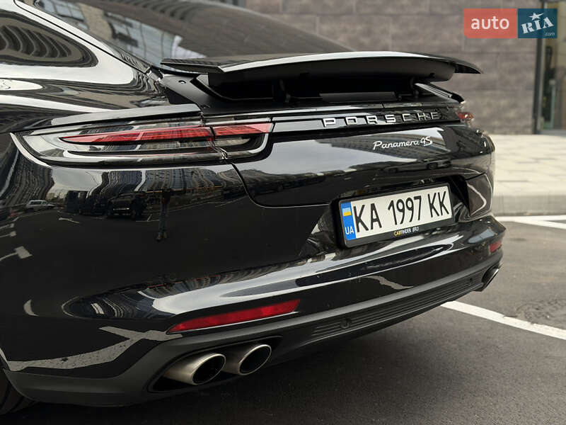 Фастбэк Porsche Panamera 2018 в Киеве фото 11 Фастбэк Porsche Panamera 2018 в Киеве