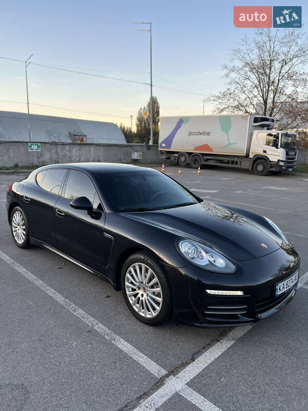 Фастбек Porsche Panamera 2013 в Києві фото 7 Фастбек Porsche Panamera 2013 в Києві