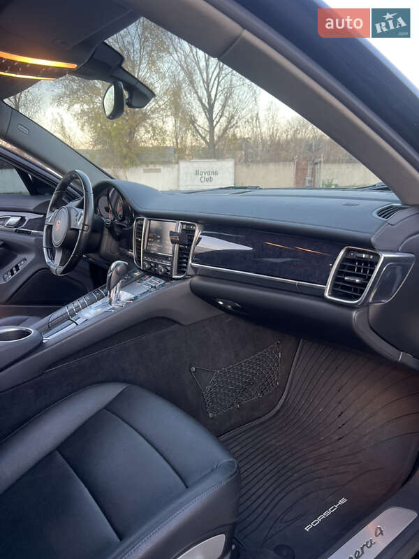 Фастбек Porsche Panamera 2013 в Києві фото 20 Фастбек Porsche Panamera 2013 в Києві