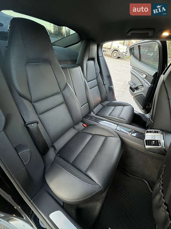 Фастбек Porsche Panamera 2013 в Києві фото 29 Фастбек Porsche Panamera 2013 в Києві