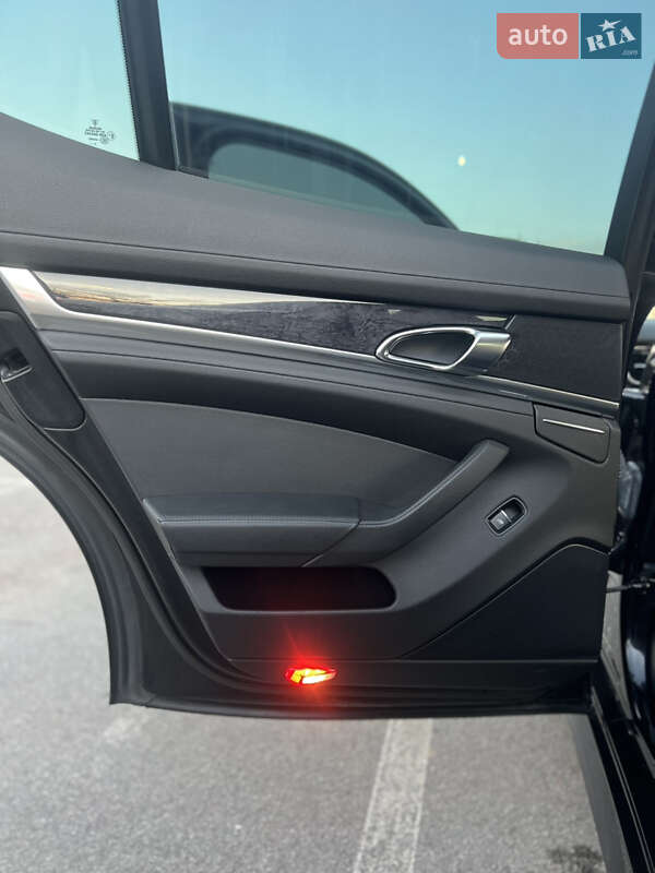 Фастбек Porsche Panamera 2013 в Києві фото 35 Фастбек Porsche Panamera 2013 в Києві