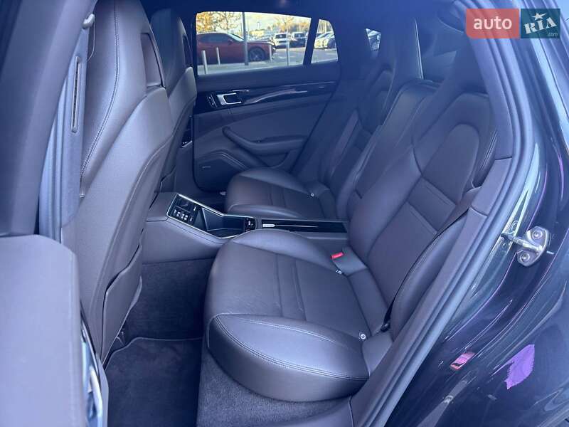 Фастбэк Porsche Panamera 2018 в Киеве фото 12 Фастбэк Porsche Panamera 2018 в Киеве