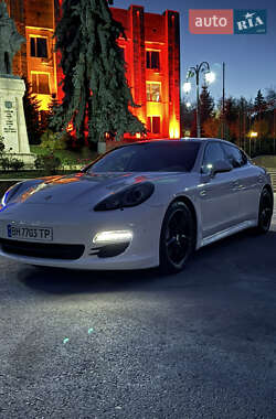 Фастбэк Porsche Panamera 2011 в Одессе
