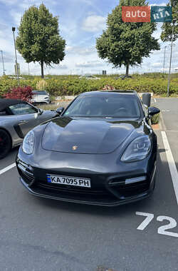Фастбек Porsche Panamera 2017 в Львові