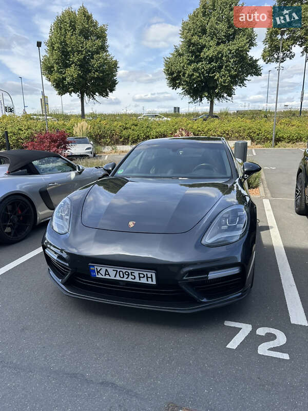 Фастбек Porsche Panamera 2017 в Львові